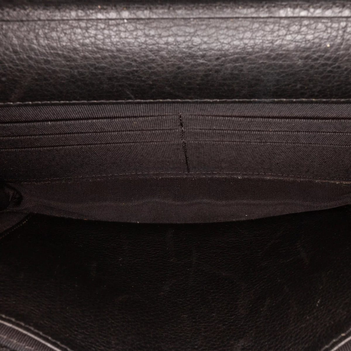 Leather (Good) Unisex Studded Calf on Black Authenticated Crossbody Wallet Pre-Owned Chain Bag