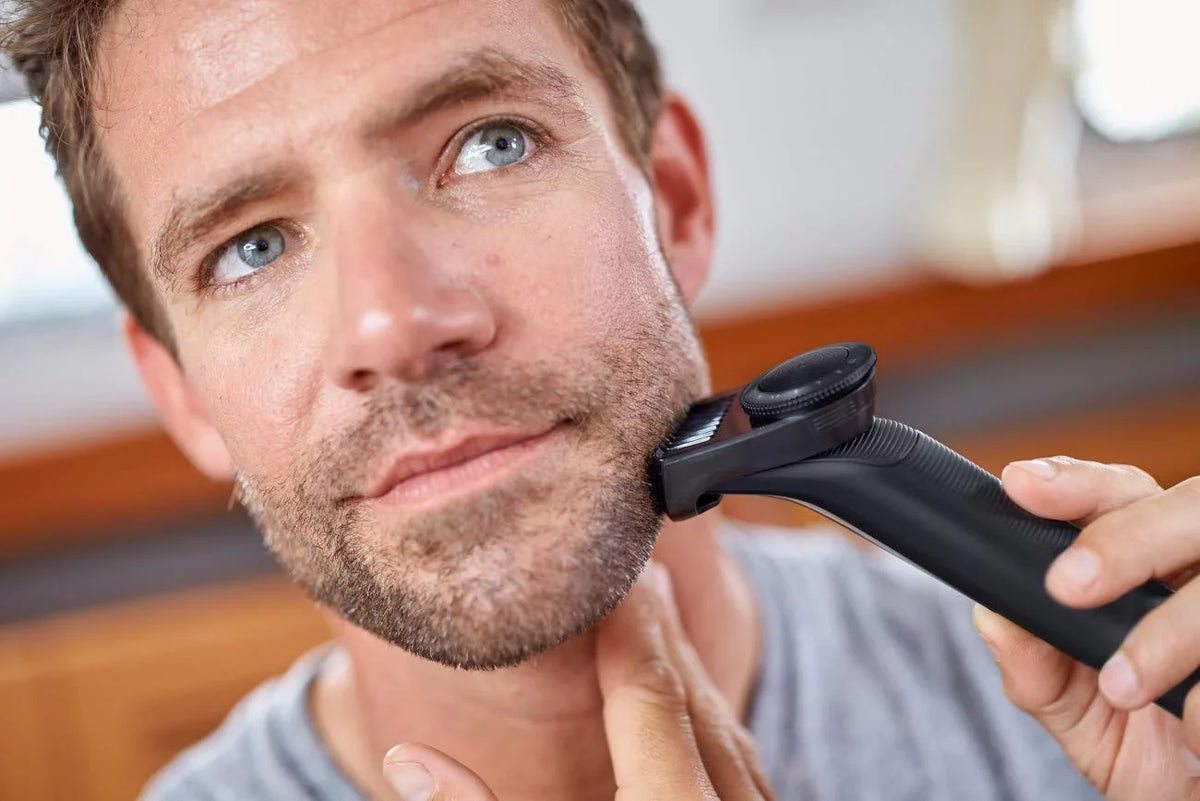 Pro and Philips Oneblade Hybrid Electric Shaver, Trimmer Norelco QP6510/70