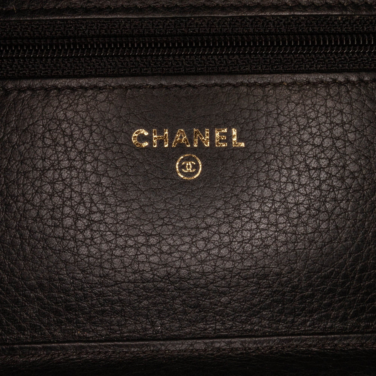 Leather (Good) Unisex Studded Calf on Black Authenticated Crossbody Wallet Pre-Owned Chain Bag