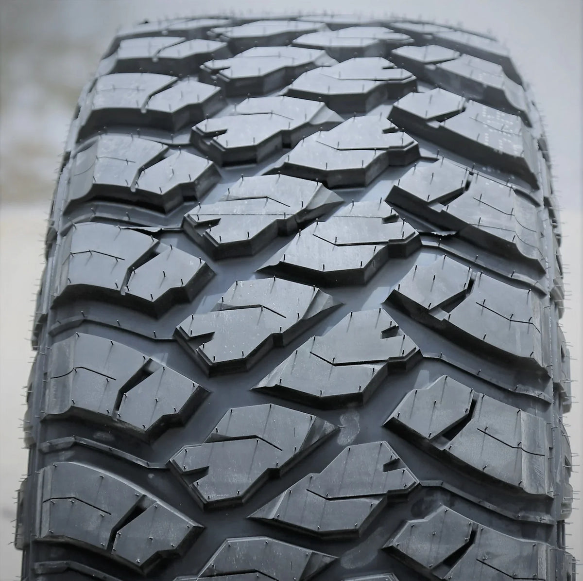 Load Mud M/T Roverclaw 10 I MT Ply Tire E 305/70R17 LT Atlander