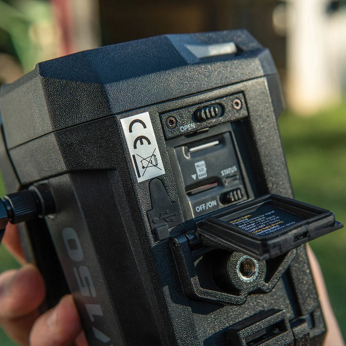Cellular Outdoor (US Solar-Powered Nation LTE Security Wide V150 VOSKER 1202 Camera Network)