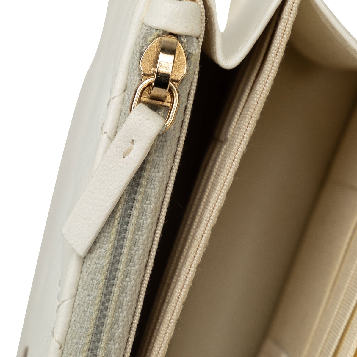 Chain Lambskin Pre-Owned Unisex Romance Bag Wallet On White Leather Crossbody (Good) Authenticated