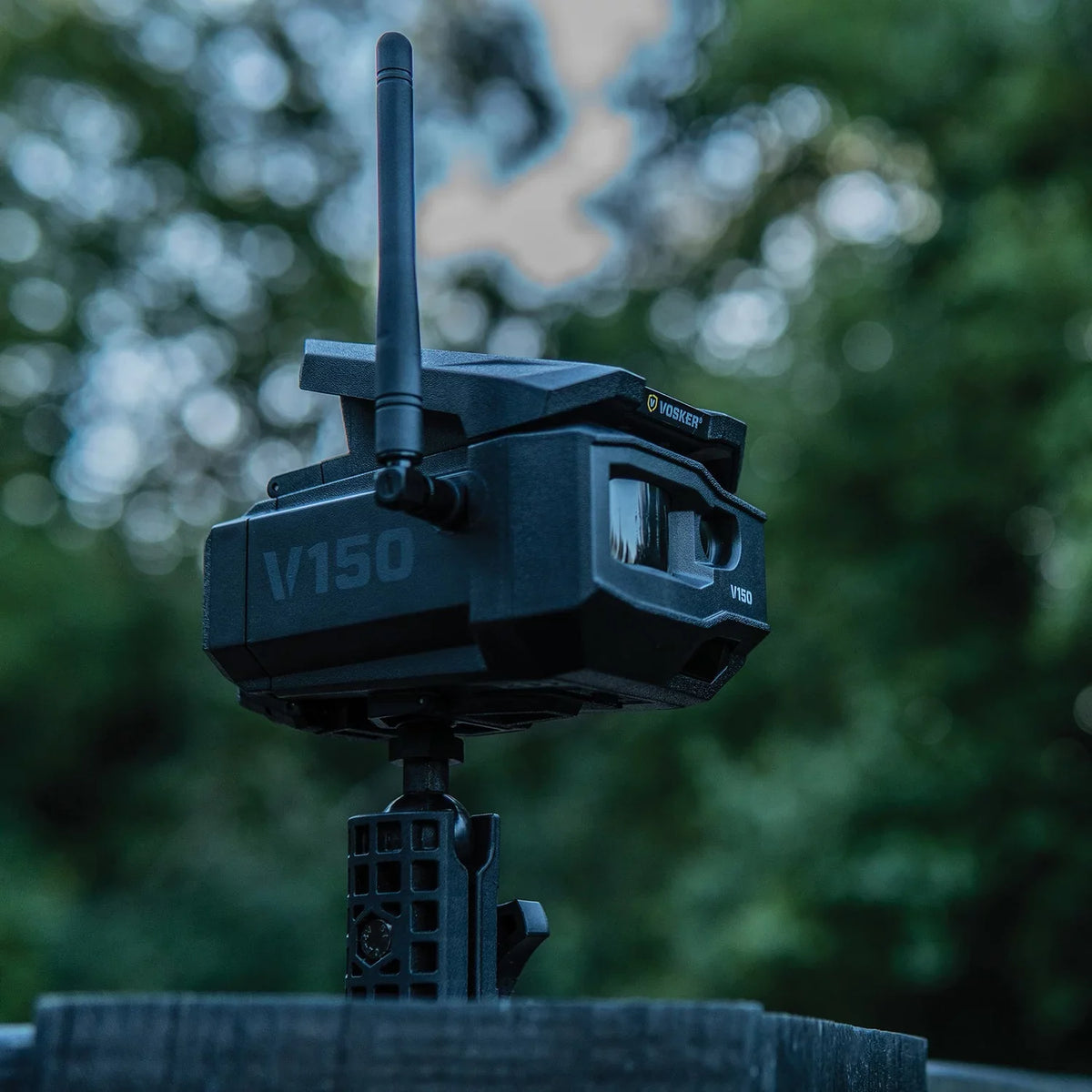 Cellular Outdoor (US Solar-Powered Nation LTE Security Wide V150 VOSKER 1202 Camera Network)