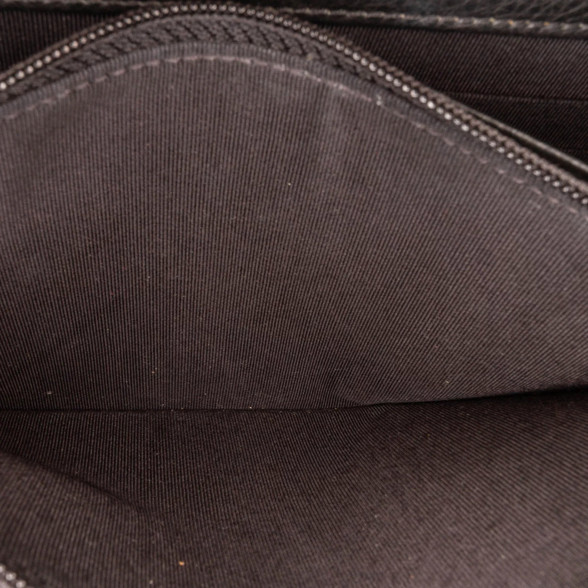 Leather (Good) Unisex Studded Calf on Black Authenticated Crossbody Wallet Pre-Owned Chain Bag