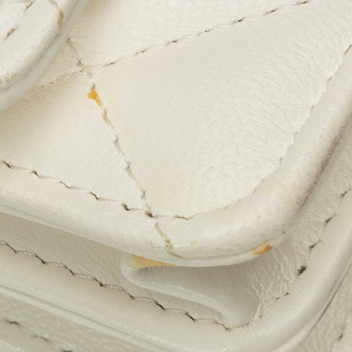Chain Lambskin Pre-Owned Unisex Romance Bag Wallet On White Leather Crossbody (Good) Authenticated